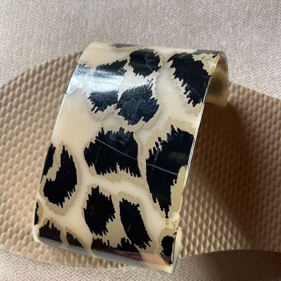 Old Navy Animal Print slip ons - Picture 6 of 9